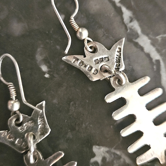 Vintage STERLING Silver and Gold Fishbone Earrings - Picture 3 of 5